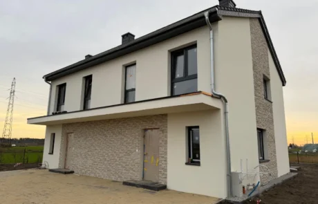 Budowa domu jednorodzinnego w Opolu – elewacja frontowa nowoczesnego budynku